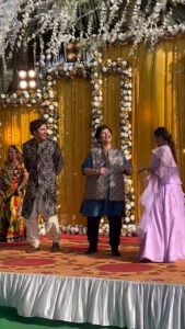 Simran Budharup Instagram - This Day Had Me Butterflies in My Stomach till I Was Off To Sleep… I Remember Every Year In Navratri I Use To Get Ready And Go For Garba Where @falgunipathak12 Maam Use To Perform And Being A Shy Child Just Stand There Looking At Her🙈🙈🙈 Nostalgia 🌈❤️ And Today I Am So Sooo Happy To Share A Stage With Her😭 Also Not To Forget That I am Awestruck By Her simplicity… What A Vibee… A True Garba Queen👯‍♀️❤️ @falgunipathak12 #blessed #beautiful #hair #makeup #falgunipathak #garba #gujarat #gujjus #lovedance #follow #pandyastore #starplus #gratitude