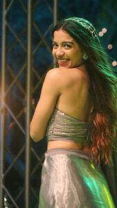 Simran Budharup Instagram - Waah Waah Ram Ji🔥🙈

#bts #shoot #set #dance #cute #fun #bollywood #hair #makeup #costume #humaapkehainkaun #humsaathsaathhain #follow #pandyastore #starplus