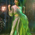 Simran Budharup Instagram - A Dash Of Desi🔥❤️ #love #indianwear #beautiful #sareelove #beautifulsaree #readymade #show #indiantv #bollywood #cute #grey #hair #makeup #dance #follow #pandyastore #follow #starplus #actor Picture Credit : @veer_photography606__