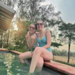 Simran Budharup Instagram - I like me better when I’m with you 🤍💛 📍 @redstonevillas #vineyardsbyredstonevilla • • • • #wanderlust #bff #travelgram #bestfriends #travelblogger #nashik #bestie Nashik
