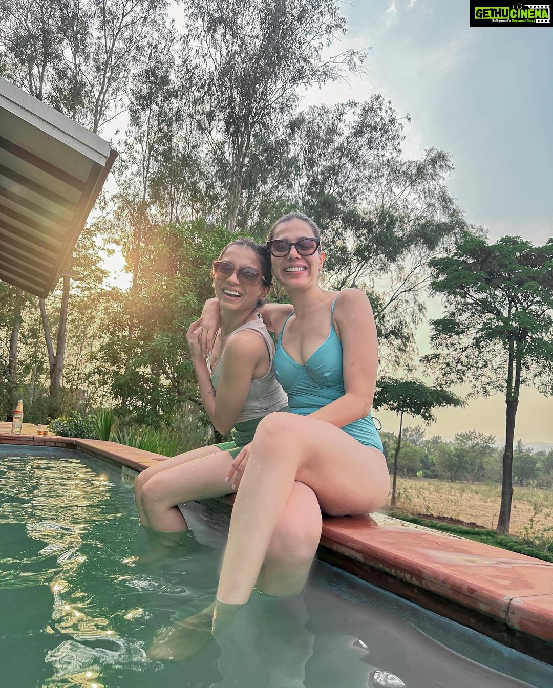 Simran Budharup Instagram - I like me better when Iām with you š¤š š @redstonevillas #vineyardsbyredstonevilla ⢠⢠⢠⢠#wanderlust #bff #travelgram #bestfriends #travelblogger #nashik #bestie Nashik