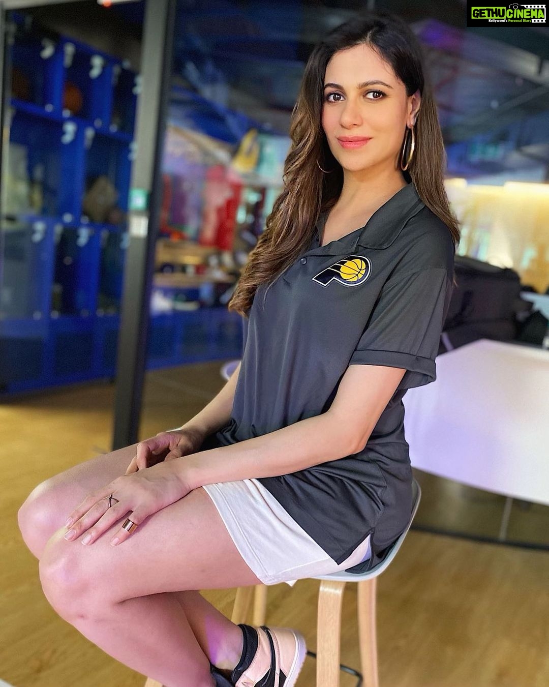 Simran Kaur Mundi Instagram - It’s December already 🤯 #timeflies⌛️ . . . #nba #nbabasketball #nbaindiaweeklyshow #pacers #chilling #sportyfashion