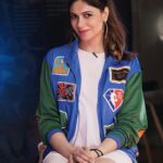 Simran Kaur Mundi Instagram - It was an #NBA kinda day 🏀 #NBAWeeklyShow #StayTuned ✨ . . #bright #colourphoto #sunshinegirl #lovely #basketballlovers #fashion #nbaindia