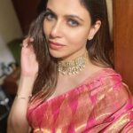 Simran Kaur Mundi Instagram - आँखों से भी दास्ताने लिखी जाती है..!!