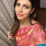 Simran Kaur Mundi Instagram - ਹੈਲੋ ( hello ) 🌸✨ . Makeup: @raashikashetty
