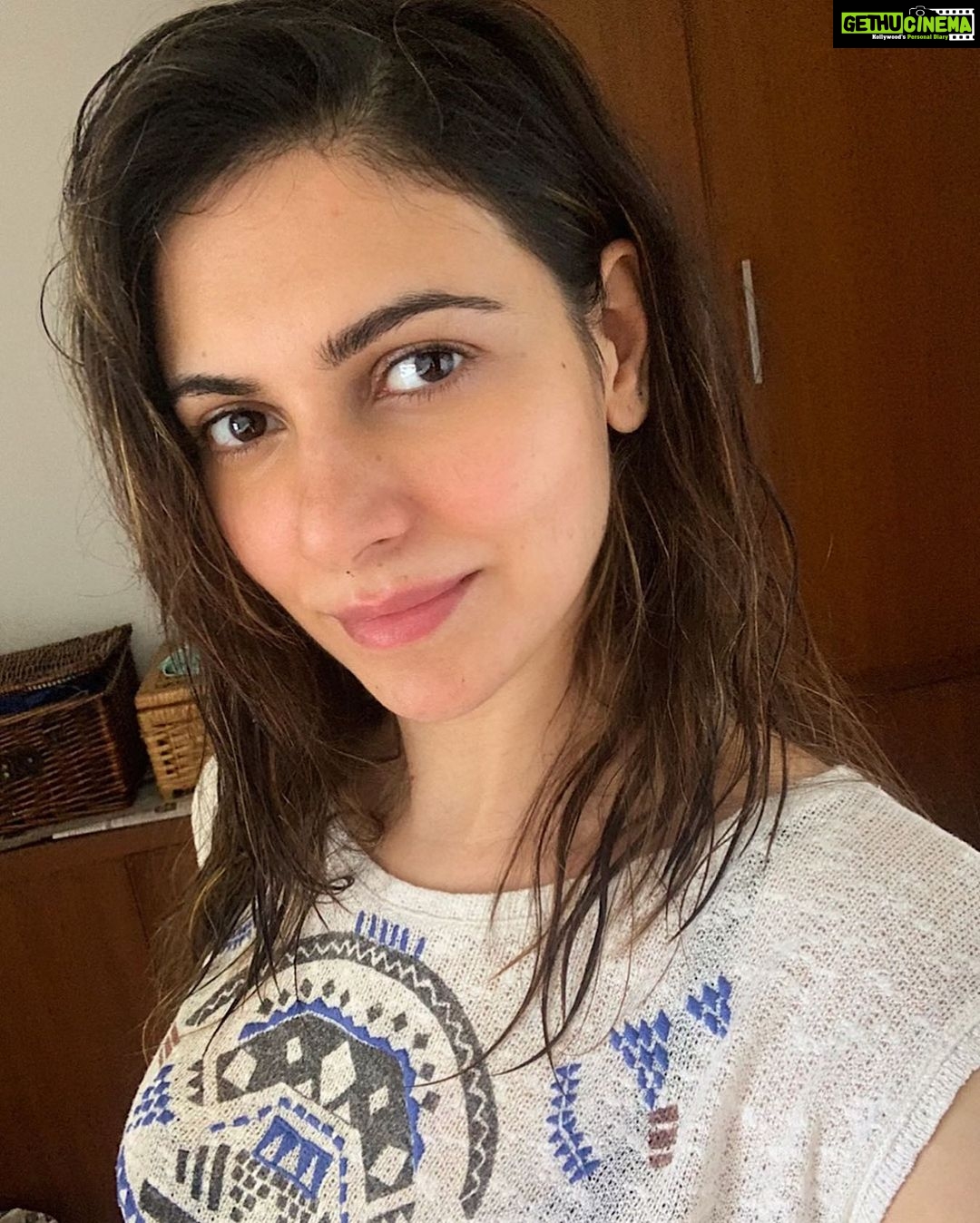Simran Kaur Mundi Instagram - A #NoMakeup #GoodMorning selfie🌸✨