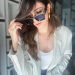 Simran Kaur Mundi Instagram - #throwback to posing in between meetings😎 #JustOfficeThings #ThatEveningLight 😍