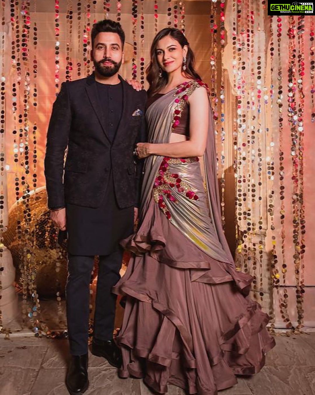 Simran Kaur Mundi Instagram - Happyy New Yearr 🥳🥳 This year is going to be #Special ❤️ wish you all a veryyy happy 2023 🎊