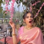 Simran Sharma Instagram - BUT they looked soooo real😭😂 #fail #funnyvideos #trendingreels #feelitreelit #reelsindia #dehradun #wedding #pink #flowers