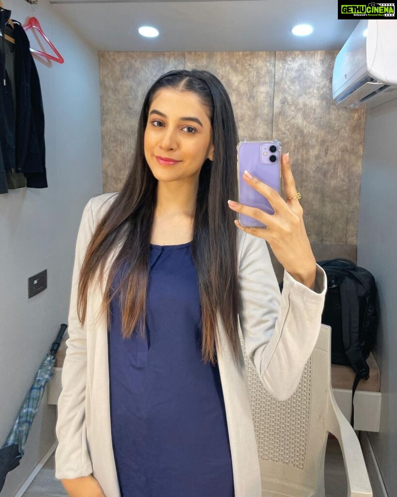 Simran Sharma Instagram - #Staffroom mirror selfie dump. Thank you @shwetaputhhran and team for the looks you put together for #Pranali and the rest of us teachers of Staffroom. I am personally a fan of Pranali’s comfy, chic style. You’re too good❤ Thank you @vilashchaurasiya_ @ganeshpoojari19 @ravimakeupartist82 @darshana.hairstyles For the lovely hair and makeup💄💇🏻‍♀ Fun fact: one of those pictures is not a mirror selfie😛🙈 #simransharma