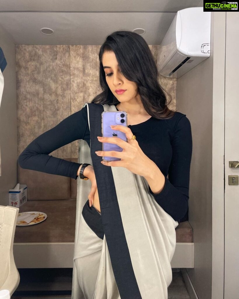 Simran Sharma Instagram - #Staffroom mirror selfie dump. Thank you @shwetaputhhran and team for the looks you put together for #Pranali and the rest of us teachers of Staffroom. I am personally a fan of Pranali’s comfy, chic style. You’re too good❤ Thank you @vilashchaurasiya_ @ganeshpoojari19 @ravimakeupartist82 @darshana.hairstyles For the lovely hair and makeup💄💇🏻‍♀ Fun fact: one of those pictures is not a mirror selfie😛🙈 #simransharma