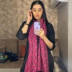Simran Sharma Instagram – #Staffroom mirror selfie dump. 
 
Thank you @shwetaputhhran and team for the looks you put together for #Pranali and the rest of us teachers of Staffroom. I am personally a fan of Pranali’s comfy, chic style. You’re too good❤️

Thank you @vilashchaurasiya_ @ganeshpoojari19 @ravimakeupartist82 @darshana.hairstyles 
For the lovely hair and makeup💄💇🏻‍♀️

Fun fact: one of those pictures is not a mirror selfie😛🙈

#simransharma
