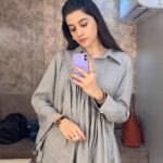 Simran Sharma Instagram – #Staffroom mirror selfie dump. 
 
Thank you @shwetaputhhran and team for the looks you put together for #Pranali and the rest of us teachers of Staffroom. I am personally a fan of Pranali’s comfy, chic style. You’re too good❤️

Thank you @vilashchaurasiya_ @ganeshpoojari19 @ravimakeupartist82 @darshana.hairstyles 
For the lovely hair and makeup💄💇🏻‍♀️

Fun fact: one of those pictures is not a mirror selfie😛🙈

#simransharma