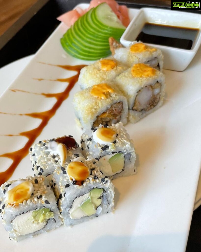 Simran Sharma Instagram - thinking about sushi🍱💛 #sunkissed #sushi #photooftheday