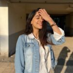 Simran Sharma Instagram – Two of my favourites, my denim jacket and the golden hour☀️💙 #sunshine #goldenhour #simransharma