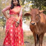 Sivaangi Krishnakumar Instagram – Converted Amma’s @binni.krishnakumar saree into a half saree😍😍 also meet my sudden friend who showed up during photo seshh😄
Hair : @arupre_makeup_artist 
Makeup : Yours truly😌
Photo @raghul_raghupathy 
Retouch @retouch_by_gokul