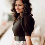 Sivaangi Krishnakumar Instagram - 🦋🙈 #cookwithcomali #cookwithcomali4 Photography @raghul_raghupathy Wearing @styl_chennai Makeup by yours truly🤭