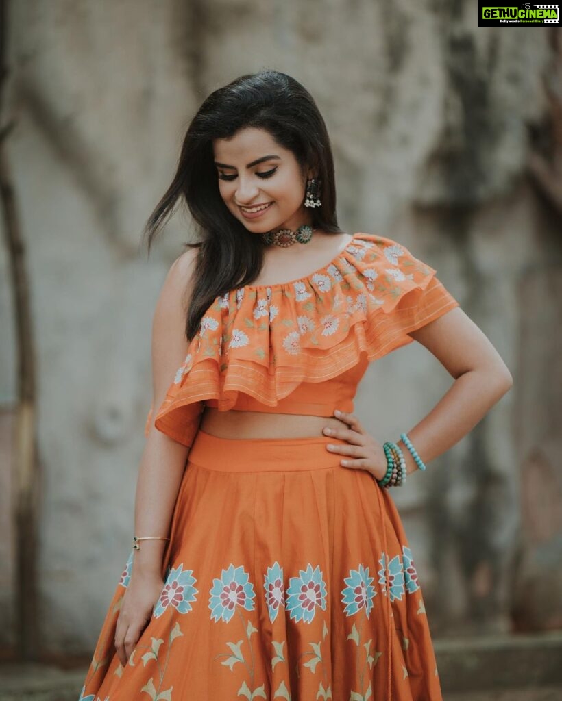 Sivaangi Krishnakumar Instagram - 🍊🧡 Outfit @baavli Styling @anushaa13 Makeup and hair @arupre_makeup_artist Photos @pugazhhhh #cookwithcomali