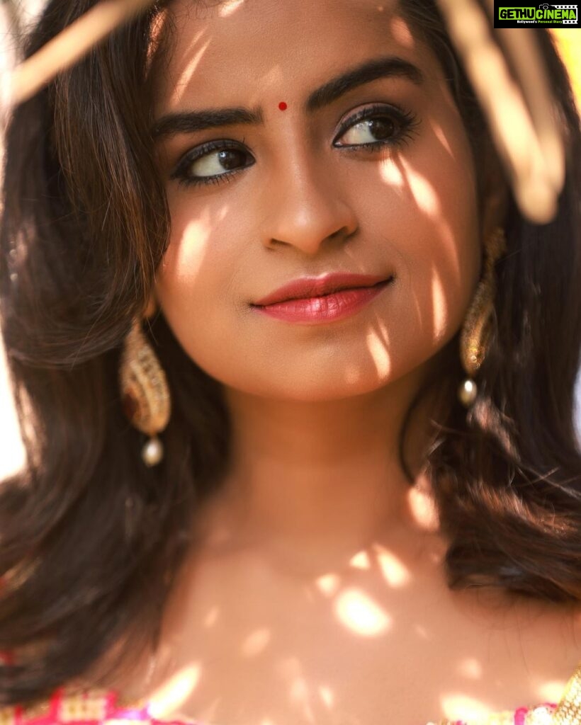 Sivaangi Krishnakumar Instagram - Sunshine🌞✨ Outfit : @labelswarupa Photo : @raghul_raghupathy Makeup and hair : @arupre_makeup_artist Retouch : @retouch_by_gokul Earrings @original_narayanapearls