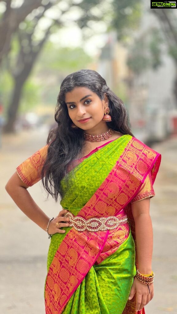 Sivaangi Krishnakumar Instagram - Be a girl who can do both😎 Loved @jonitamusic ‘s #1minmusic ❤️ @silvertreeoffl #1minmusicvideo