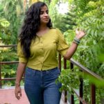 Sivaangi Krishnakumar Instagram - Use my 1 Min Music #Deewana audio and make your reel and I will remix the one I find the most creative! @silvertreeoffl #1MinMusic #1MinMusicVideo
