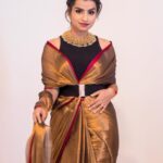 Sivaangi Krishnakumar Instagram - Felt like “Sivaangi Silks And Jewelry “ 😙😂 Styling @anushaa13 Muah @arupre_makeup_artist Asst Stylist @stylewithpp Neckpiece @aaranyarentaljewellery PC @raghul_raghupathy Retouch @retouch_by_gokul