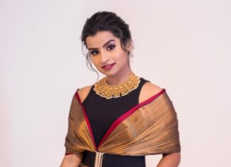 Sivaangi Krishnakumar Instagram - Felt like “Sivaangi Silks And Jewelry “ 😙😂 Styling @anushaa13 Muah @arupre_makeup_artist Asst Stylist @stylewithpp Neckpiece @aaranyarentaljewellery PC @raghul_raghupathy Retouch @retouch_by_gokul