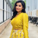 Sivaangi Krishnakumar Instagram – 💛💛💛
Catch me on super singer 9 today💛
Wearing @diademstore.in 
Makeup @arupre_makeup_artist 
Pictures @maanasi.k 😘😘