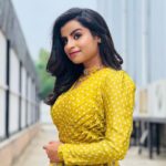 Sivaangi Krishnakumar Instagram – 💛💛💛
Catch me on super singer 9 today💛
Wearing @diademstore.in 
Makeup @arupre_makeup_artist 
Pictures @maanasi.k 😘😘