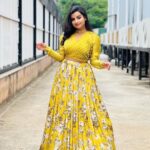 Sivaangi Krishnakumar Instagram - 💛💛💛 Catch me on super singer 9 today💛 Wearing @diademstore.in Makeup @arupre_makeup_artist Pictures @maanasi.k 😘😘
