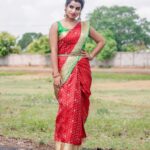 Sivaangi Krishnakumar Instagram - Dressed like a kuthu vilakku😌♥️ for #cookwithcomali Wearing @cliosilk Styling @anushaa13 Blouse @gegonian Hip belt @aaranyarentaljewellery Muah @arupre_makeup_artist Photo @raghul_raghupathy Retouch @retouch_by_gokul