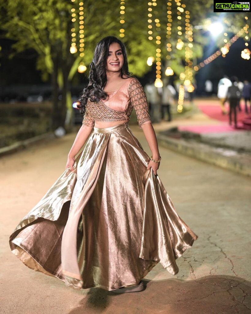 Sivaangi Krishnakumar Instagram - For @behindwoodsofficial gold icons! ❤️ Wearing @rehanabasheerofficial Styling @jayalakshmisundaresan Makeup @arupre_makeup_artist Photo @raghul_raghupathy Retouch @retouch_by_gokul