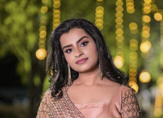 Sivaangi Krishnakumar Instagram - For @behindwoodsofficial gold icons! ❤️ Wearing @rehanabasheerofficial Styling @jayalakshmisundaresan Makeup @arupre_makeup_artist Photo @raghul_raghupathy Retouch @retouch_by_gokul