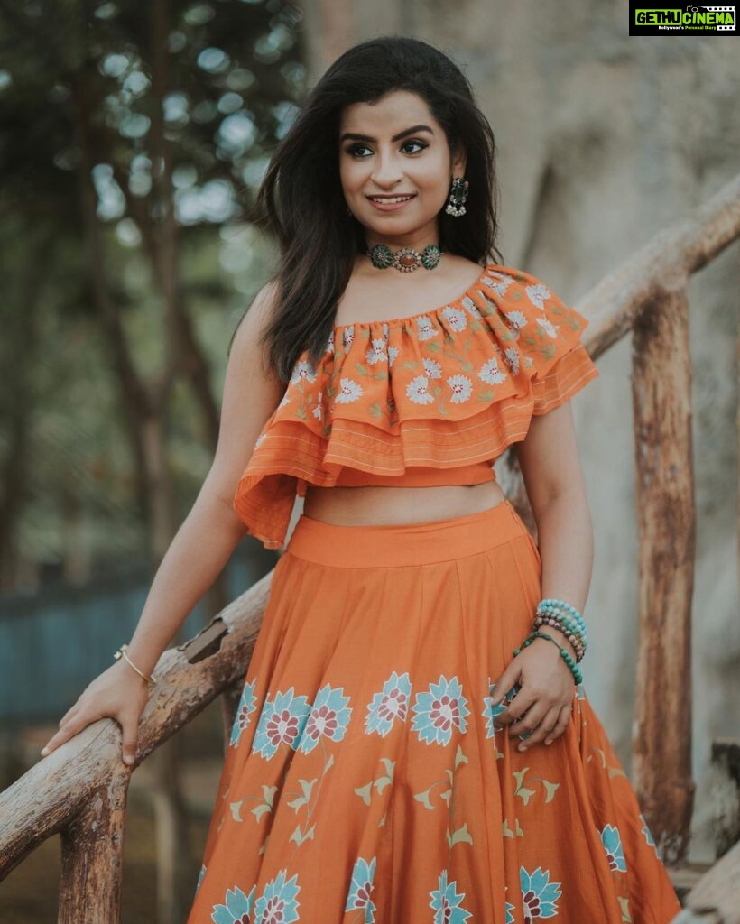 Sivaangi Krishnakumar Instagram - 🍊🧡 Outfit @baavli Styling @anushaa13 Makeup and hair @arupre_makeup_artist Photos @pugazhhhh #cookwithcomali