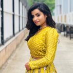Sivaangi Krishnakumar Instagram - 💛💛💛 Catch me on super singer 9 today💛 Wearing @diademstore.in Makeup @arupre_makeup_artist Pictures @maanasi.k 😘😘