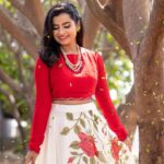 Sivaangi Krishnakumar Instagram – Red edition❤️
Outfit @elegant_fashion_way 
Hair and makeup @arupre_makeup_artist 
Photo @raghul_raghupathy 
Retouch @retouch_by_gokul