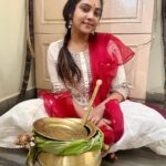 Smruthi Venkat Instagram – இந்த பொங்கல் உங்கள் வாழ்வில் பல வெற்றிகளை கொண்டு வந்து, எப்போதும் உங்கள் குடும்பம் நலமாய் வளமாய்  மகிழ்ச்சியுடன் வாழ என் அன்பும், என் பிராத்தனைகளும். ✨😍

உங்களுக்கும் உங்கள் குடும்பத்தினர் அனைவருக்கும் 
என் இனிய பொங்கல் நல்வாழ்த்துக்கள்!✨😇