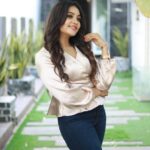 Smruthi Venkat Instagram – Sunday smile ✨

Mua @liyash_mua ❤️
Pc @mohan_vallap