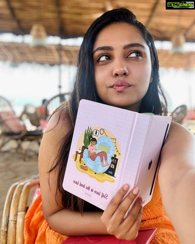 Smruthi Venkat Instagram - That’s how I spent my birthday weekend in Goa planning this year ✨ Thank you @factornotes for sending over this planner! Focusing on myself and my goals this year ✨ hoping for the best 😻 And totally loved my peaceful stay @goasouth 💗 Butterfly Beach, Goa