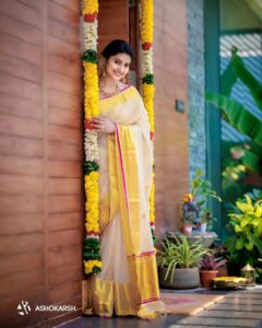 Sneha Instagram - இனிய தமிழ் புத்தாண்டு வாழ்துக்கள்!!

Blouse  @geetuhautecouture 
  @geetunaidu03 
Photography @ashokarsh 
Saree  @pichakamweaves

#tamilnewyear #familylove #sareelove #memories #love
