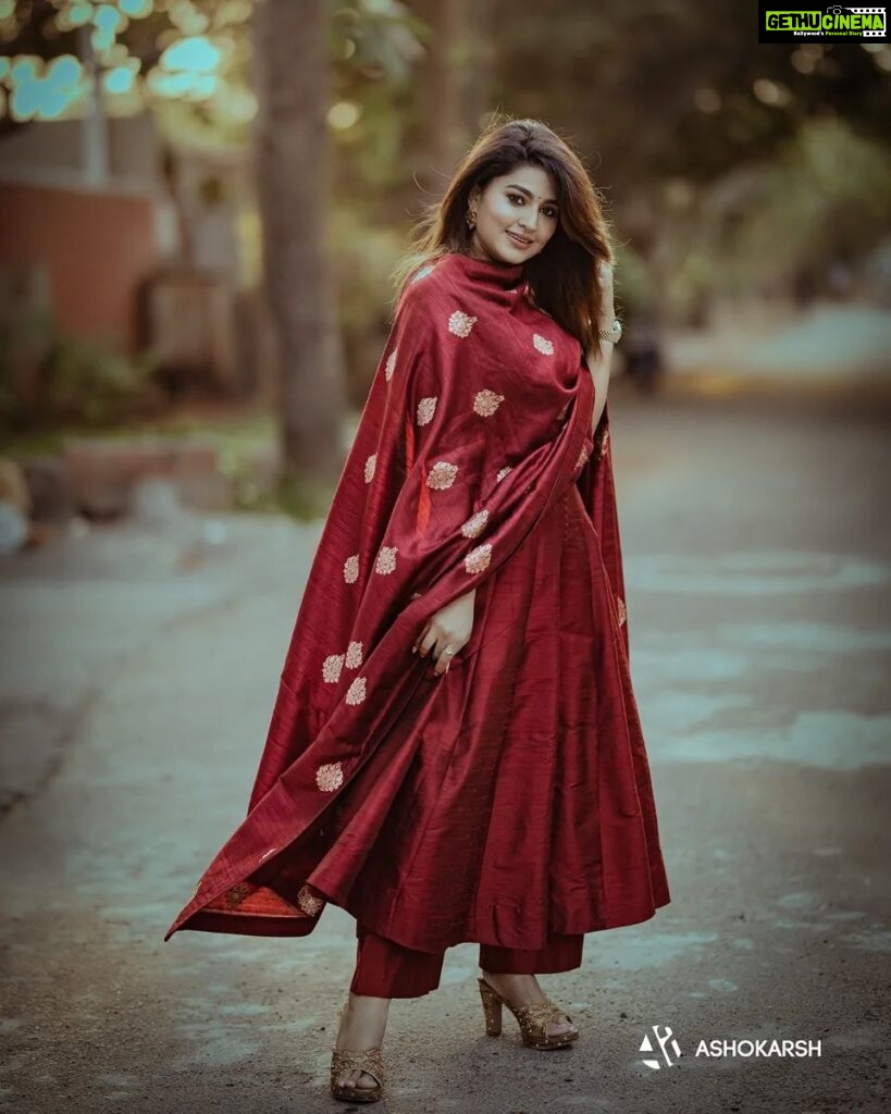 Sneha Instagram - Make everyday a little less ordinary. @geetuhautecouture @ashokarsh #sneha #salwarsuits #livelife #liveinthemoment #bekind #love