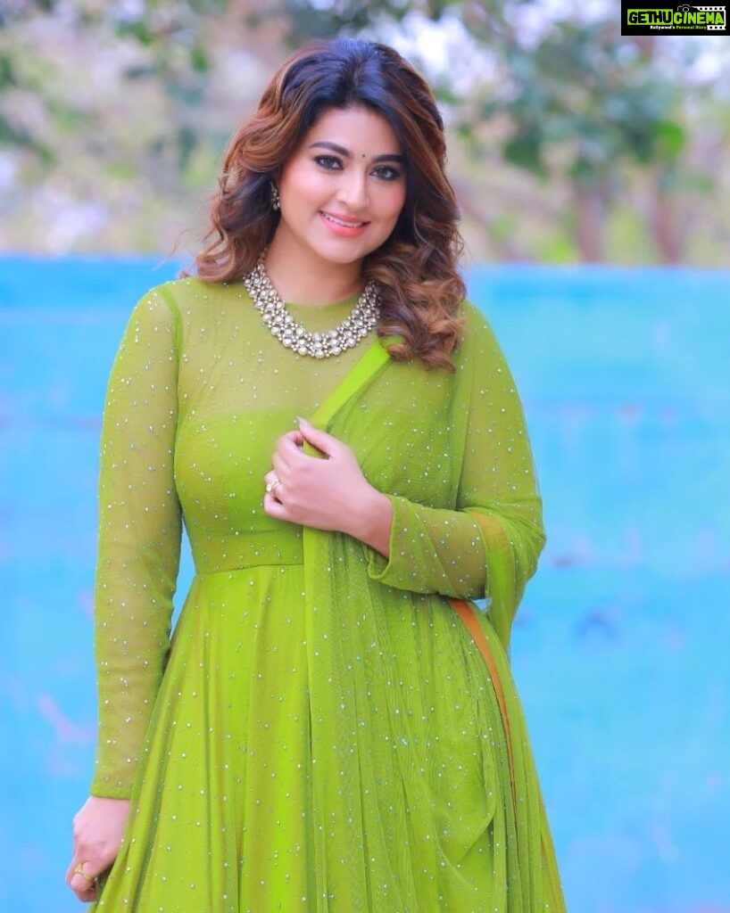 Sneha Instagram - The happiness of your life depends on the quality of your thoughts. @geetuhautecouture @silversashti @itz_rajesh24 @clicks_by_ajay #showtime #greendress💚 #lovewatudo💕 #bekind #etvtelugu #mrnmrs