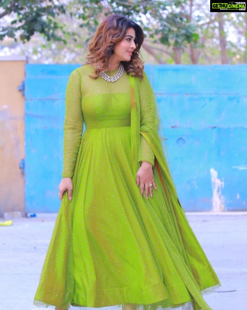 Sneha Instagram - The happiness of your life depends on the quality of your thoughts. @geetuhautecouture @silversashti @itz_rajesh24 @clicks_by_ajay #showtime #greendress💚 #lovewatudo💕 #bekind #etvtelugu #mrnmrs