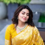 Sneha Instagram - Blouse - @geetuhautecouture Maharani collection - @nacjewellers Saree - @she_fashionzoffl Photography - @ashokarsh Hair- @vyshalisundaram_hairstylist #sareelove❤️ #banaras #banarasisaree #neveroutofstyle #bekind #mylove