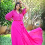 Sneha Instagram - I don't think I will ever get tired of wearing pink 💗💓💖 @clicks_by_ajay @itz_rajesh24 #lovepink #myfavirotecolor #alwazbekind #lovewatudo💕 #pinkdress #pinkgown #mrnmrs #etvtelugu #lifeisbeautiful