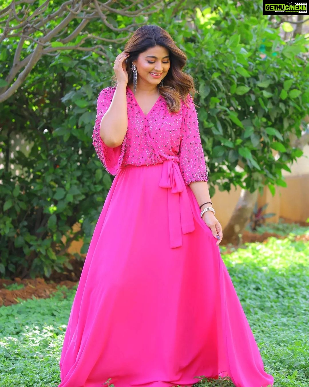 Sneha Instagram - I don't think I will ever get tired of wearing pink ๐๐๐ @clicks_by_ajay @itz_rajesh24 #lovepink #myfavirotecolor #alwazbekind #lovewatudo๐ #pinkdress #pinkgown #mrnmrs #etvtelugu #lifeisbeautiful