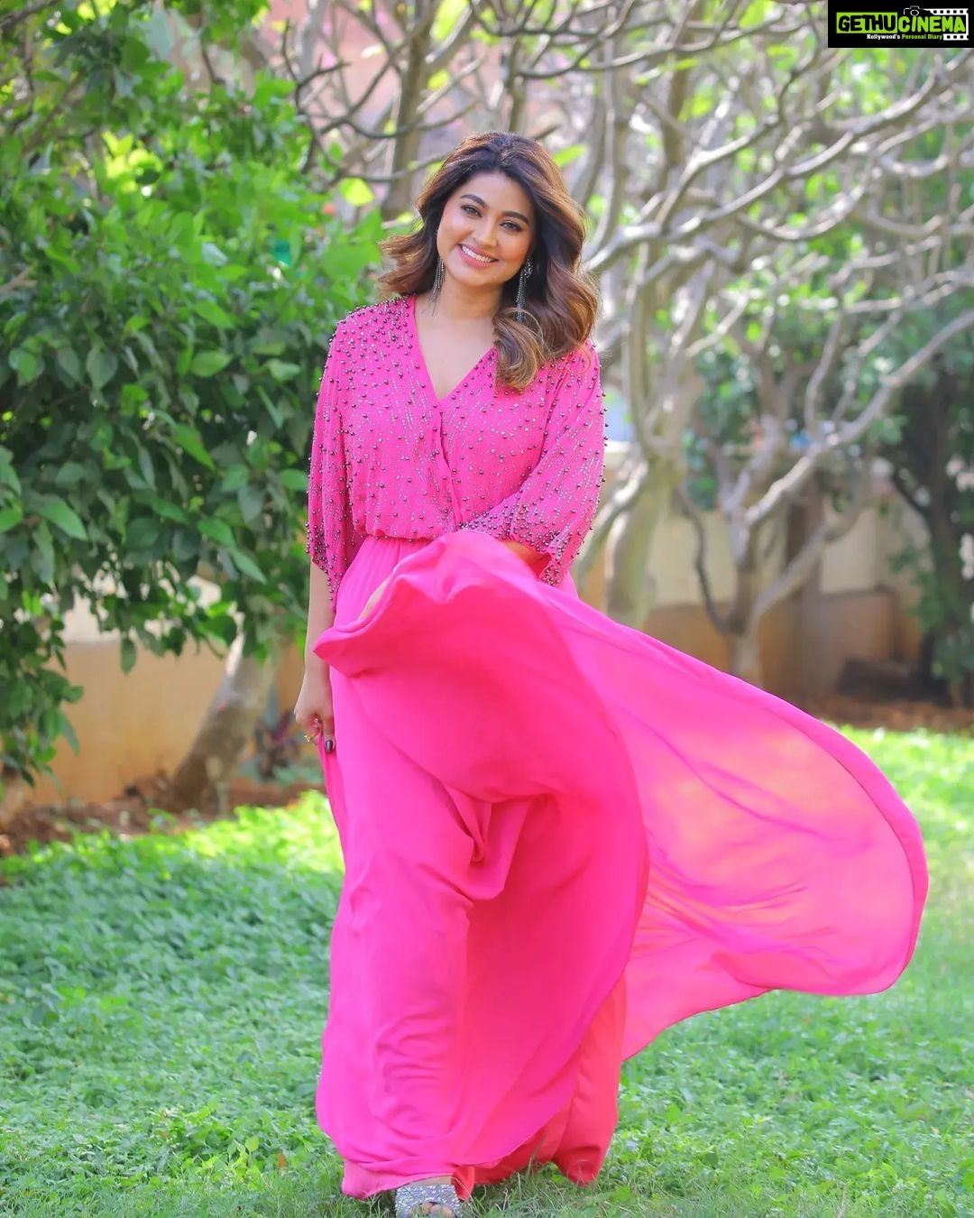 Sneha Instagram - I don't think I will ever get tired of wearing pink ๐๐๐ @clicks_by_ajay @itz_rajesh24 #lovepink #myfavirotecolor #alwazbekind #lovewatudo๐ #pinkdress #pinkgown #mrnmrs #etvtelugu #lifeisbeautiful