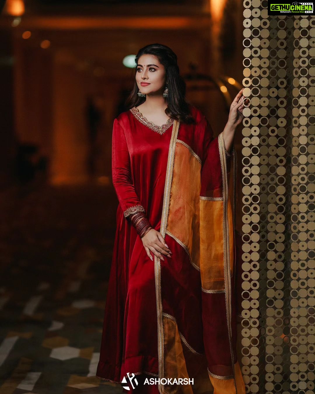 Sneha Instagram - You can not go back and change the beginning, but you can start from where you are and change the ending. @geetuhautecouture @geetunaidu03 @ashokarsh @vijiknr @bronzerbridaljewellery #weddingdress #festivalwear #sisterlove❤️ #lovewatudo💕 #liveinthemoment #salwarsuits