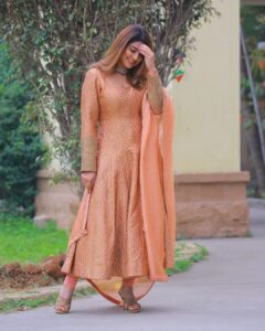 Sneha Instagram - Life is not about finding yourself. Life is about creating yourself. 

@geetuhautecouture 
@rajatamaya 
@clicks_by_ajay 
@rajesh_chinchili 

#lovewatudo💕 #liveurlife #salwarsuits #lovefrpeach #peachdress #telugu #mrnmrs #etvtelugu