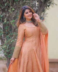 Sneha Instagram - Life is not about finding yourself. Life is about creating yourself. 

@geetuhautecouture 
@rajatamaya 
@clicks_by_ajay 
@rajesh_chinchili 

#lovewatudo💕 #liveurlife #salwarsuits #lovefrpeach #peachdress #telugu #mrnmrs #etvtelugu